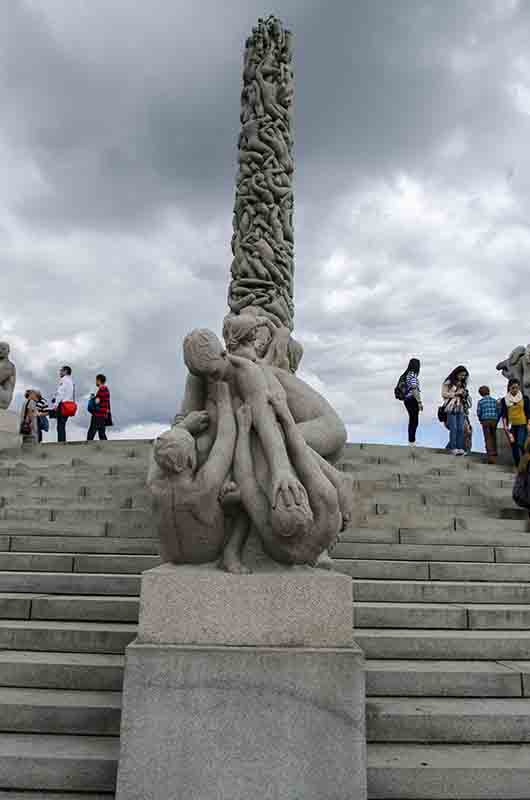 80 - Noruega - Oslo - parque Vigeland - El Monolito